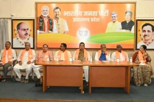 DhanbadNews मतदाता सूची पुनरीक्षण अभियान को लेकर भाजपा की महत्वपूर्ण बैठक, सिंदरी की तारा देवी हुईं शामिल