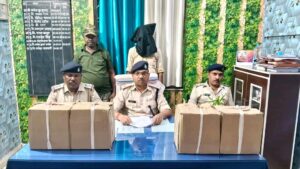 धनसार पुलिस की बड़ी कार्रवाई, बाइक से ले जाई जा रही 48 बोतल अंग्रेजी शराब बरामद, एक गिरफ्तार