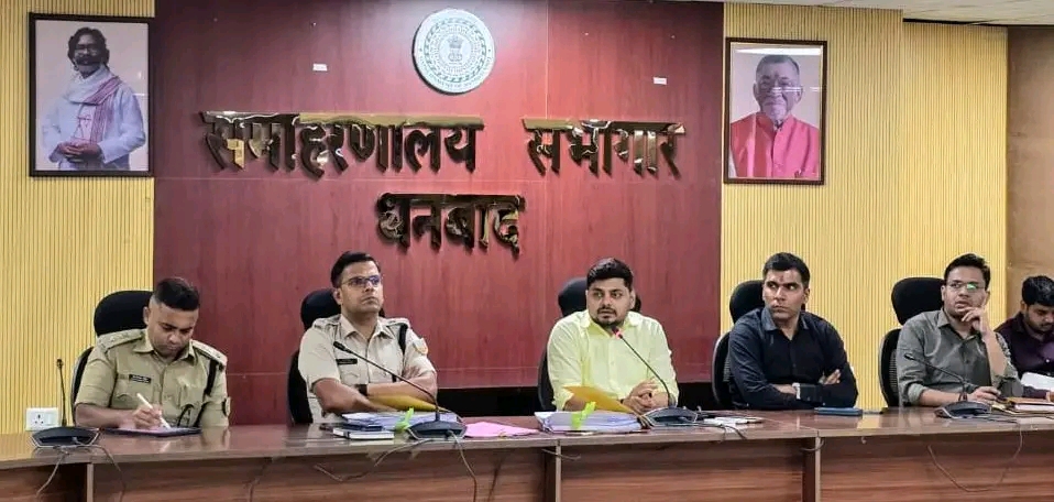 धनबाद में सड़क हादसों पर लगाम की तैयारी, हाईवे टास्क फोर्स गठित; नियम तोड़ने वाले पेट्रोल पंपों पर होगी कार्रवाई