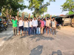 DhanbadNews:शक्ति चौक पर बिना रेडियम वाला स्पीड ब्रेकर बना हादसों की वजह, स्थानीय लोगों ने उठाई कार्रवाई की मांग
