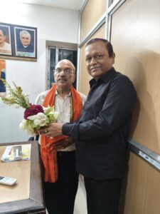 चिरकुंडा चेंबर अध्यक्ष ने कैबिनेट मंत्री अजय पोद्दार को किया सम्मानित, विकास कार्यों पर हुई चर्चा