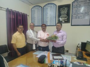 सीनियर डीएमई से मिले ईसीआरकेयू प्रतिनिधि, रेलकर्मियों की समस्याओं के समाधान का मिला आश्वासन