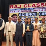 IIT (ISM) परिसर में सम्मानित हुए कोचिंग संस्थान और शिक्षक, छात्रों को मिला प्रेरणा मंत्र