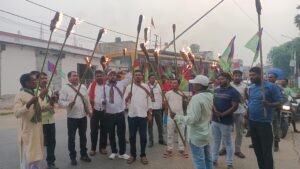 लोयाबाद कांड को लेकर गरमाई सियासत, रजनी रवानी के समर्थन में सड़क पर उतरा आजसू