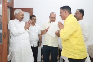 पूर्व मुख्यमंत्री नीतीश कुमार ने पिंटू कुमार सिंह को दिया आशीर्वाद, संगठन मजबूत करने पर दिया जोर