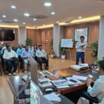 धनबाद:उपायुक्त ने की जिला आधार निगरानी समिति की समीक्षा बैठक, आधार केंद्रों के बाहर होगी वॉल राइटिंग