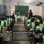 BCCL प्रभावित और वंचित छात्रों के लिए IIT (ISM) की STEM कक्षाएं, विज्ञान को बनाया आसान और रोचक