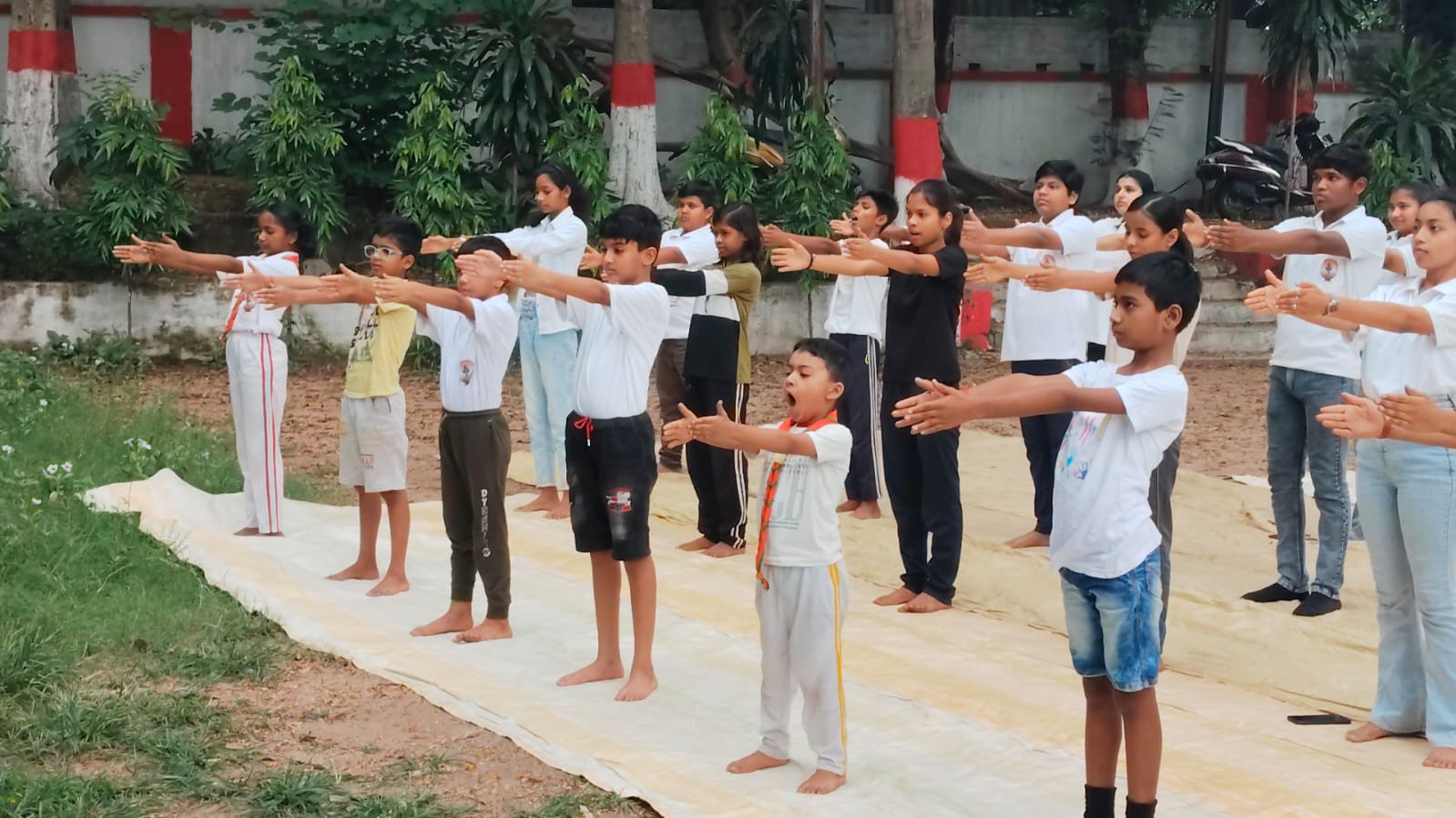 भारत स्काउट्स एंड गाइड्स जिला संघ धनबाद में मनाया गया अंतर्राष्ट्रीय योग दिवस