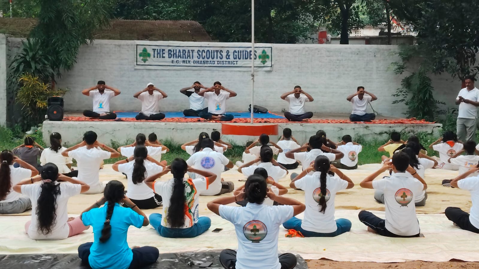 अंतर्राष्ट्रीय योग दिवस पर स्काउट्स एंड गाइड्स जिला संघ ने आयोजित किया भव्य योग कार्यक्रम
