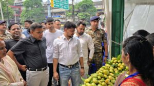 धनबाद में पहली बार आयोजित भव्य आम महोत्सव का हुआ उद्घाटन, किसानों को मिला सीधा बाजार