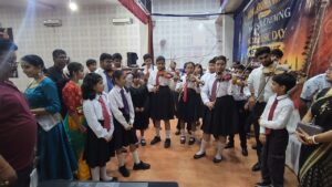 रेलवे ऑडिटोरियम में ‘वेस्ट मीट ईस्ट’ संगीत कार्यक्रम का आयोजन, बच्चों की प्रस्तुति ने जीता दिल