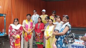 निर्जला एकादशी पर मारवाड़ी युवा मंच शक्ति शाखा ने बांटे आम और शरबत, सेवा का दिया संदेश