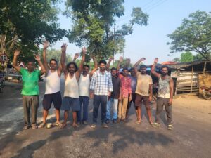 DhanbadNews:शक्ति चौक पर ब्रेकर पर रेडियम और स्ट्रीट लाइट की मांग, लगातार हादसों से लोगों में नाराजगी
