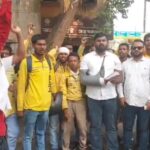 धनबाद में ब्लिंकिट डिलीवरी पार्टनर्स का प्रदर्शन, बेहतर भुगतान की उठाई मांग