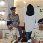 महिला का पर्स छीनकर भाग रहे दो झपटमार गिरफ्तार, सरायढेला पुलिस ने खदेड़कर दबोचा