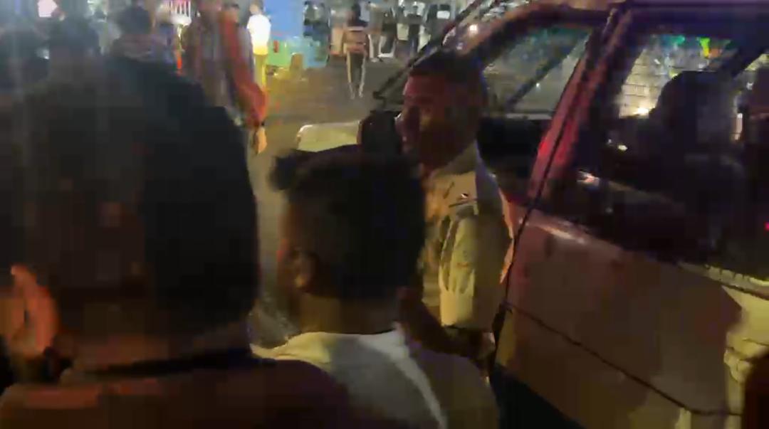 धनबाद स्टेशन पर आधी रात का हाई-वोल्टेज ड्रामा, महिला से मारपीट के बाद युवक की भीड़ ने की पिटाई