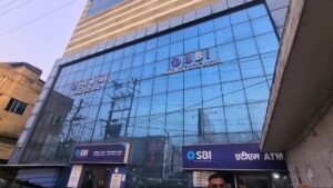 20 साल पुराने SBI बैंक घोटाले में CBI की बड़ी कार्रवाई, नेपाल से फरार दो आरोपी गिरफ्तार