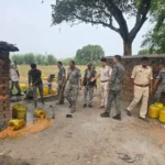 गिरिडीह में अवैध शराब कारोबार पर बड़ी कार्रवाई, 9 क्विंटल जावा महुआ और 400 लीटर शराब नष्ट
