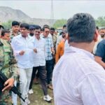 katras कतरास में फिर धंसी जमीन, दहशत में लोग; सांसद ढुलू महतो ने किया प्रभावित क्षेत्र का दौरा
