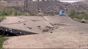 Dhanbad jharia:44 करोड़ की सड़क पर संकट: झरिया–सिंदरी मुख्य मार्ग में दरारें, धंसने का बढ़ा खतरा