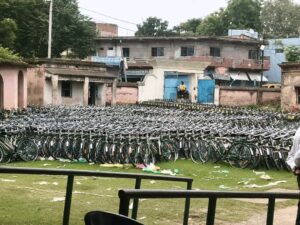 Jharkhandnews:देवघर में 700 से अधिक छात्राओं को मिली साइकिल, शिक्षा की राह हुई आसान
