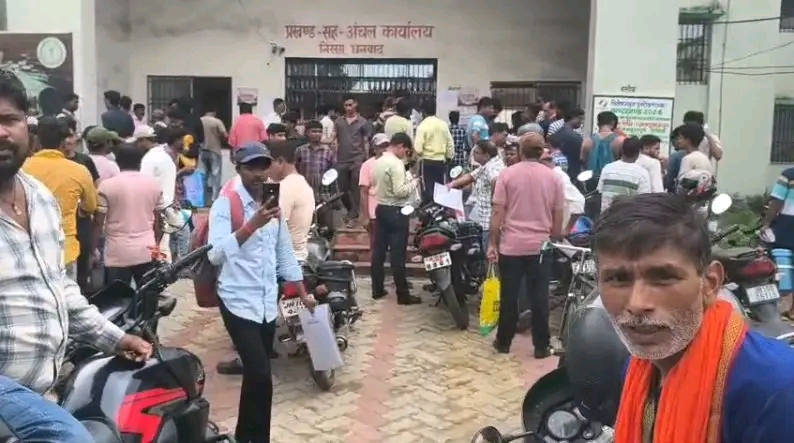 निरसा ड्राइविंग लाइसेंस शिविर में भारी अव्यवस्था, 5 हजार पहुंचे, सिर्फ 550 आवेदनों का हुआ निस्तारण