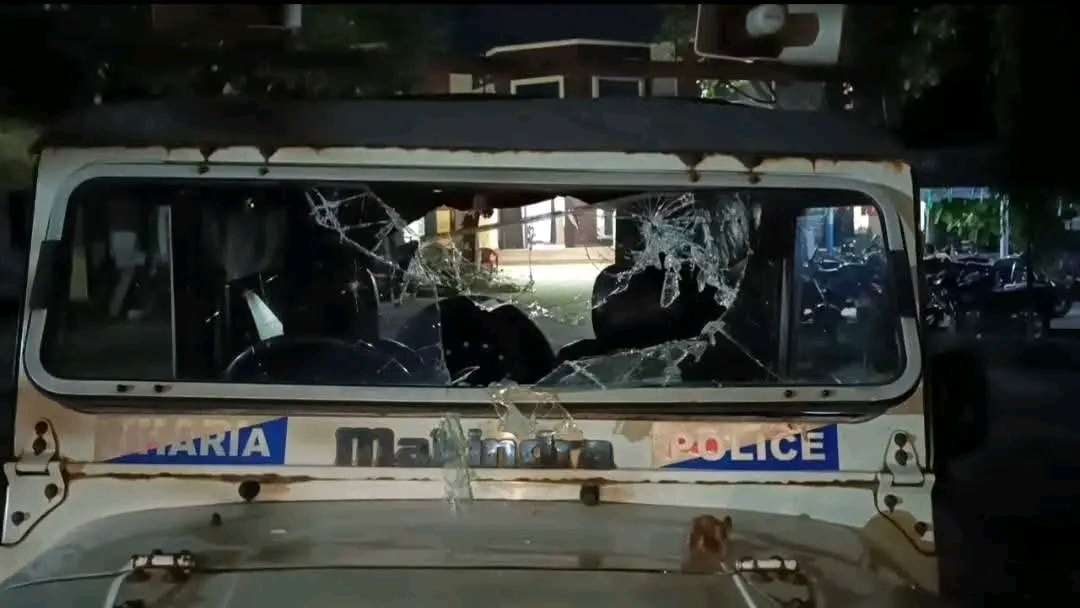 झरिया में ड्रिंक एंड ड्राइव अभियान के दौरान पुलिस टीम पर पथराव, सुतली बम से हमला