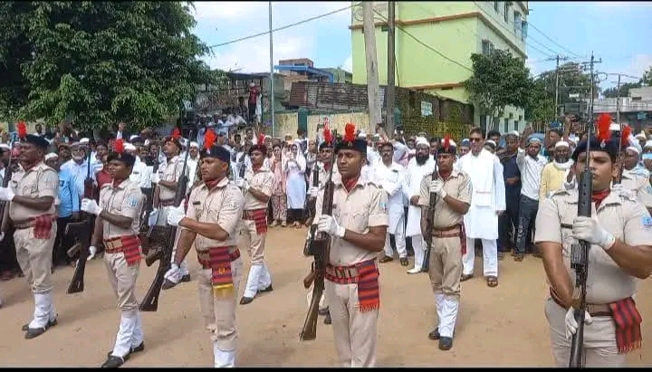 DhanbadNews:राजकीय सम्मान के साथ पूर्व मंत्री मन्नान मल्लिक सुपुर्द-ए-खाक, नम आंखों से दी गई अंतिम विदाई