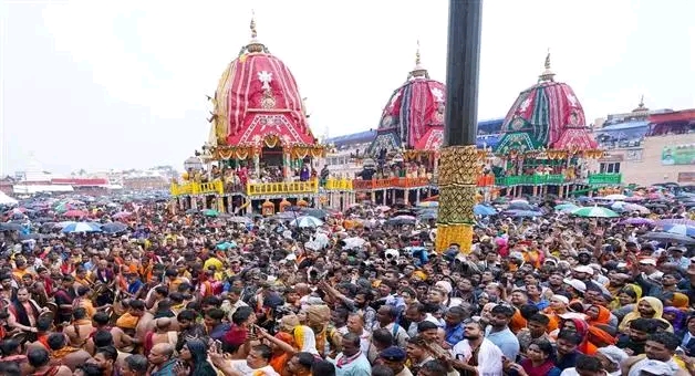 पुरी में ‘जय जगन्नाथ’ के जयघोष के साथ निकली विश्व प्रसिद्ध रथ यात्रा, बारिश में भी उमड़ा आस्था का सैलाब