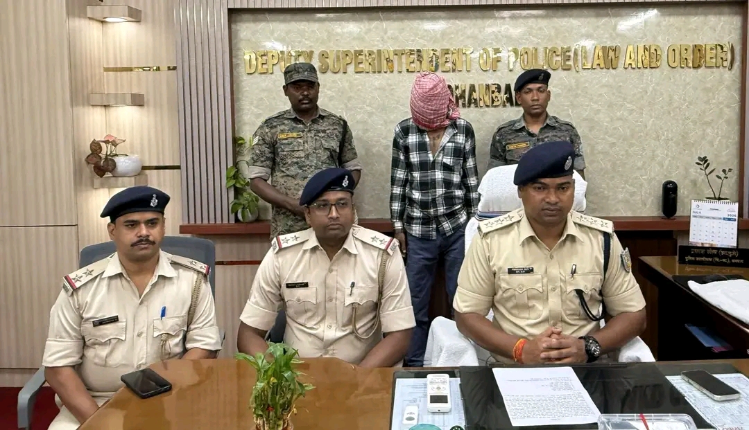 dhanbad अवैध विदेशी पिस्टल और कारतूस के साथ शातिर अपराधी गिरफ्तार, बड़ी वारदात की साजिश नाकाम