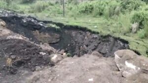 asansol ईसीएल की खदान में ब्लास्टिंग के बाद भीषण भू-धंसान, ग्रामीणों ने कोयला परिवहन रोका