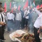 DhanbadNews:NEET पेपर लीक के विरोध में धनबाद में छात्रों का प्रदर्शन, ‘पेपर लीक से आजादी’ के नारों से गूंजा रणधीर वर्मा चौक