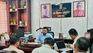टुंडी-बाघमारा ने रचा रिकॉर्ड: 100% ईएफ वितरण, धनबाद में 12.59 लाख से अधिक गणना प्रपत्र हुए डिजिटाइज