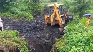 सोनारडीह रेल केबिन के पास गोफ बनने से बढ़ी चिंता, डीसी रेलखंड की सुरक्षा पर फिर उठे सवाल