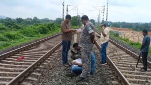 धनबाद-गोमो रेल मार्ग पर ट्रेन की चपेट में आने से अज्ञात व्यक्ति की मौत, जांच में जुटी पुलिस