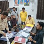 धनबाद | SIR कार्य का निरीक्षण करने पहुंचे विधायक राज सिन्हा, जनसमस्याओं को लेकर एसडीओ से की मुलाकात