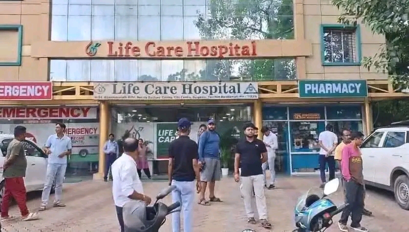 दुर्गापुर के निजी अस्पताल में इलाज के दौरान मरीज की मौत, परिजनों ने लापरवाही का लगाया आरोप