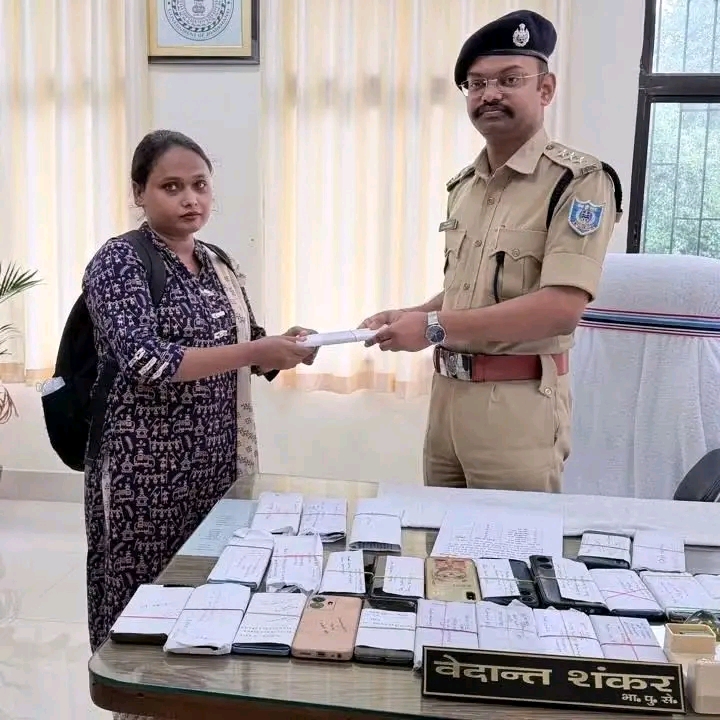 बोकारो पुलिस की बड़ी सफलता: 118 गुम और चोरी हुए मोबाइल मालिकों को लौटाए, तीन मामलों में केस दर्ज