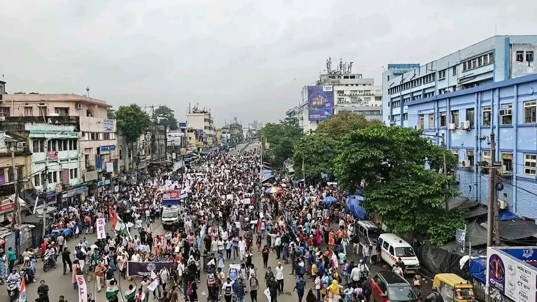 kolkata धर्मतल्ला हिंसा मामले में पुलिस का बड़ा एक्शन, 14 आरोपी गिरफ्तार; फरार आरोपियों की तलाश जारी