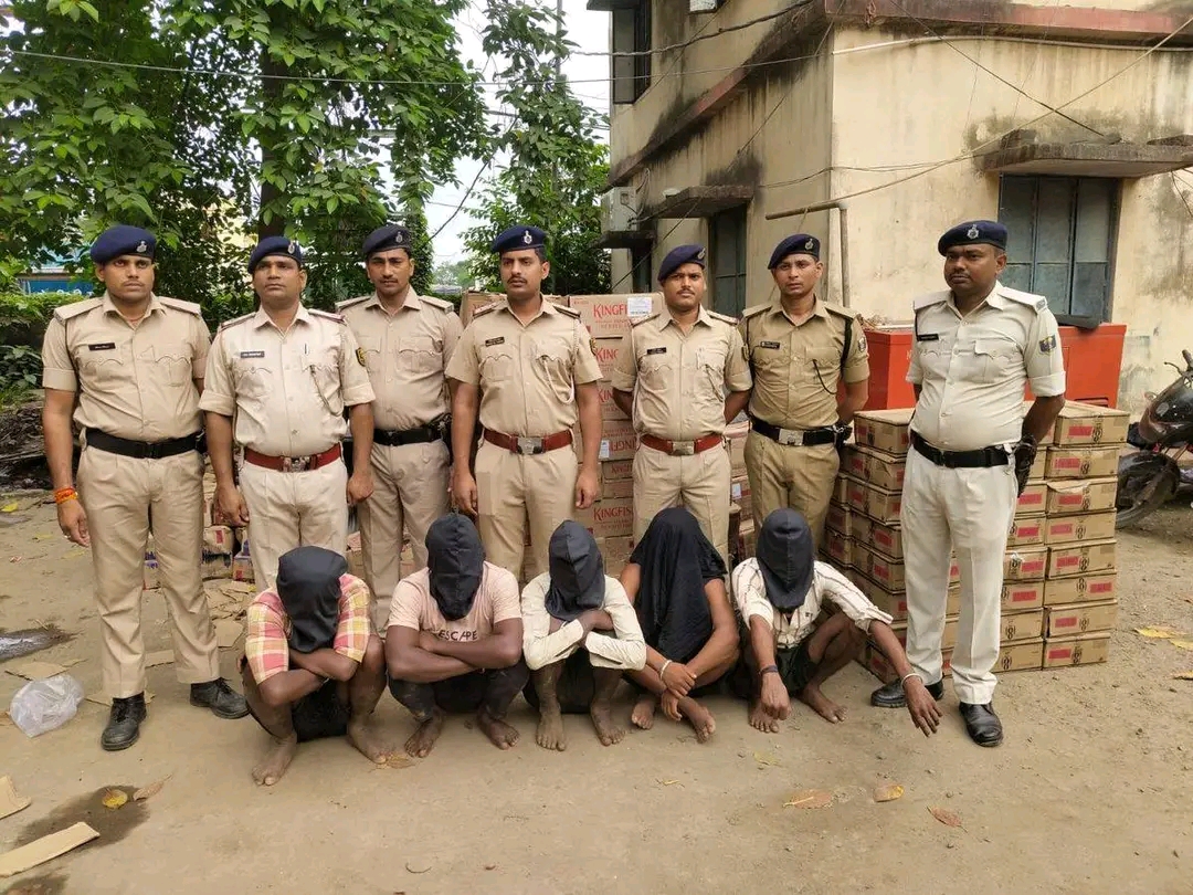 पटना में अवैध शराब तस्करी पर पुलिस का बड़ा प्रहार, करीब 2 हजार लीटर विदेशी शराब जब्त; 5 गिरफ्तार