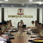 धनबाद पुलिस का बड़ा एक्शन, अपराध में 30% की गिरावट; फरार अपराधियों पर चलेगा विशेष अभियान