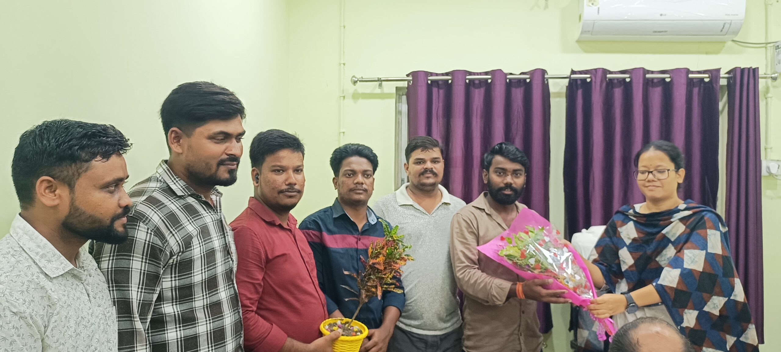 DhanbadNews:आजसू छात्र संघ ने जिला शिक्षा अधीक्षक शालिनी डुंगडुंग का किया स्वागत, छात्र हितों पर हुई चर्चा