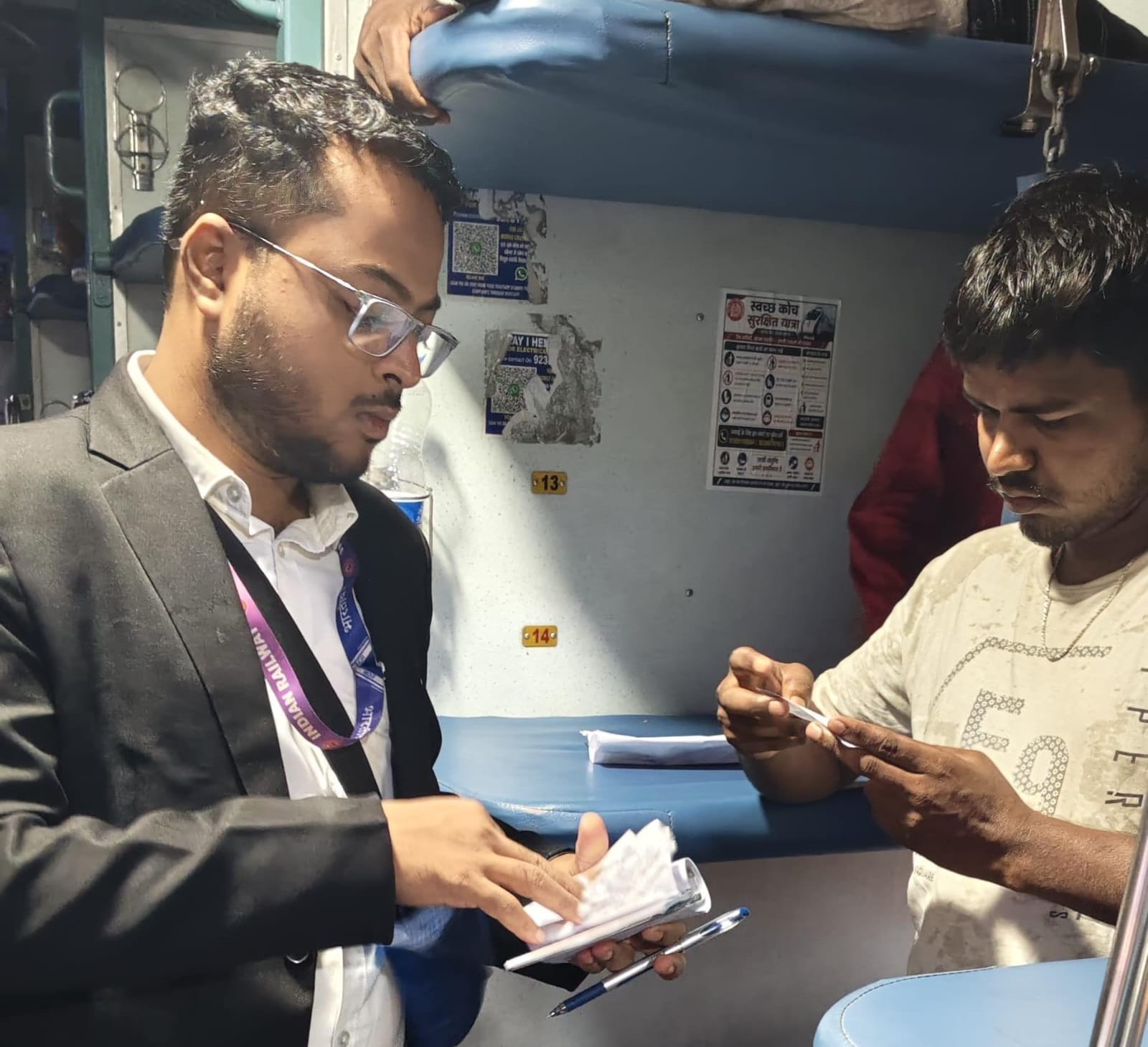 धनबाद मंडल में मेगा टिकट चेकिंग अभियान, 847 यात्री पकड़े गए; करीब 7.93 लाख रुपये जुर्माना वसूला