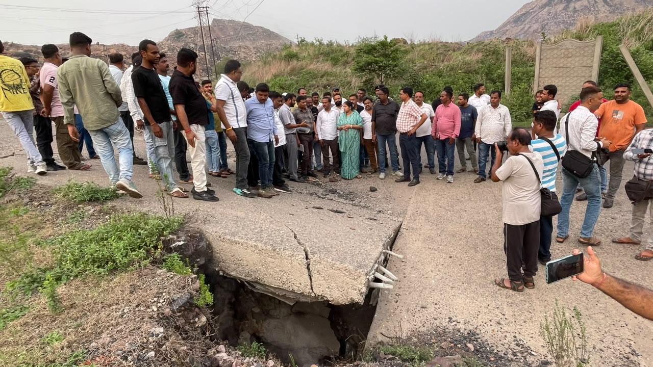 44 करोड़ की झरिया-बलियापुर सड़क एक साल में धंसी, भूमिगत आग और भू-धंसान पर PWD-BCCL आमने-सामने