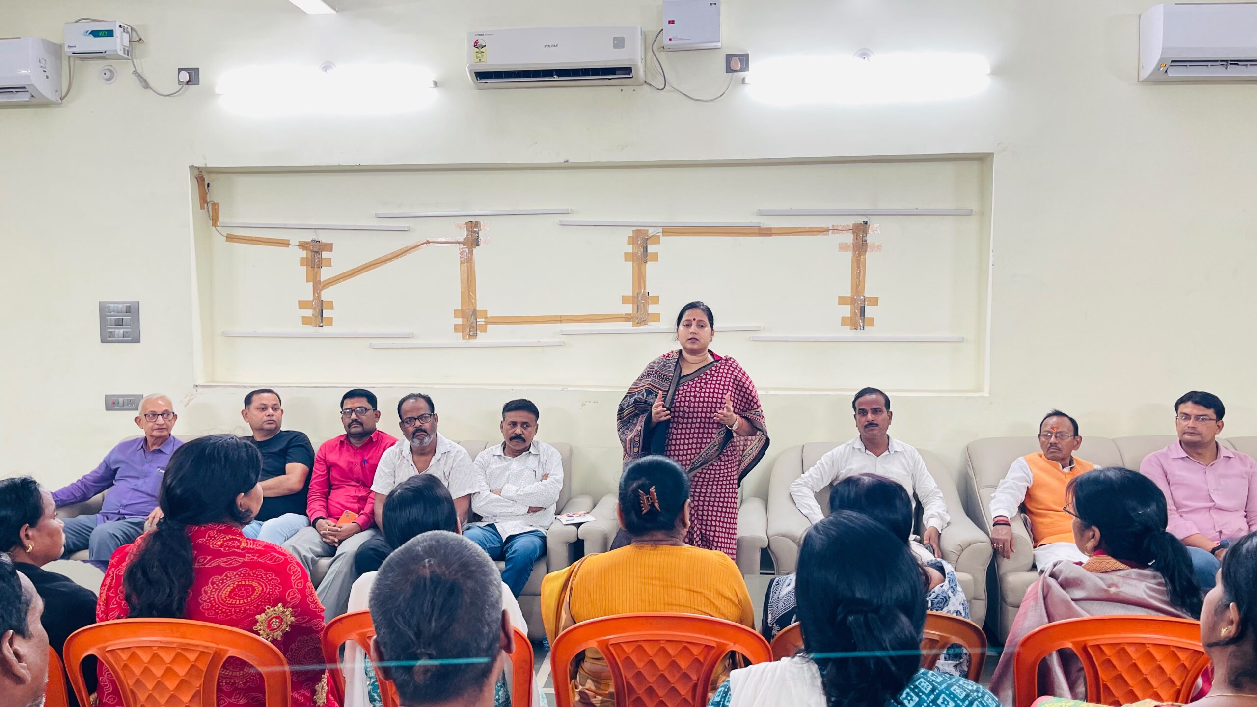 SIR अभियान को लेकर झरिया विधायक रागिनी सिंह एक्शन में, कार्यकर्ताओं को सौंपी बड़ी जिम्मेदारी