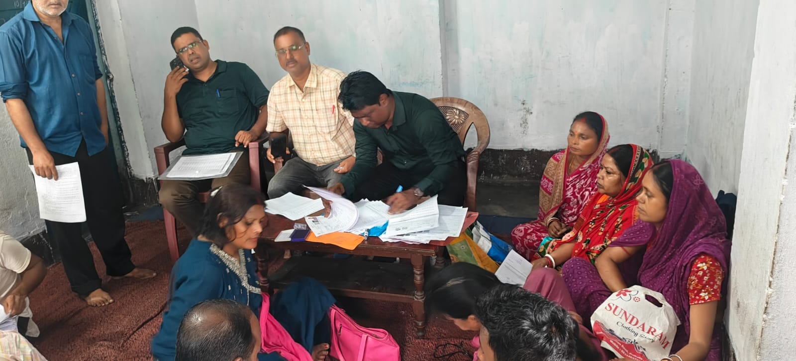 SIR अभियान में सक्रिय कांग्रेस नेता कार्तिक हाड़ी, बूथों पर पहुंचकर मृत व शिफ्ट हुए मतदाताओं का किया सत्यापन