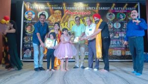 DhanbadNews:काला हीरा कार्यक्रम के दूसरे दिन स्थानीय कलाकारों ने जलवा बिखेरा