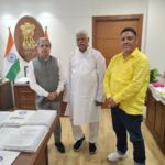 धनबाद: रेलवे बोर्ड के चेयरमैन से मिले राज्यसभा सांसद खीरू महतो, यात्रियों की समस्याओं के समाधान की उठाई मांग