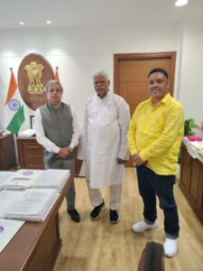 धनबाद: रेलवे बोर्ड के चेयरमैन से मिले राज्यसभा सांसद खीरू महतो, यात्रियों की समस्याओं के समाधान की उठाई मांग