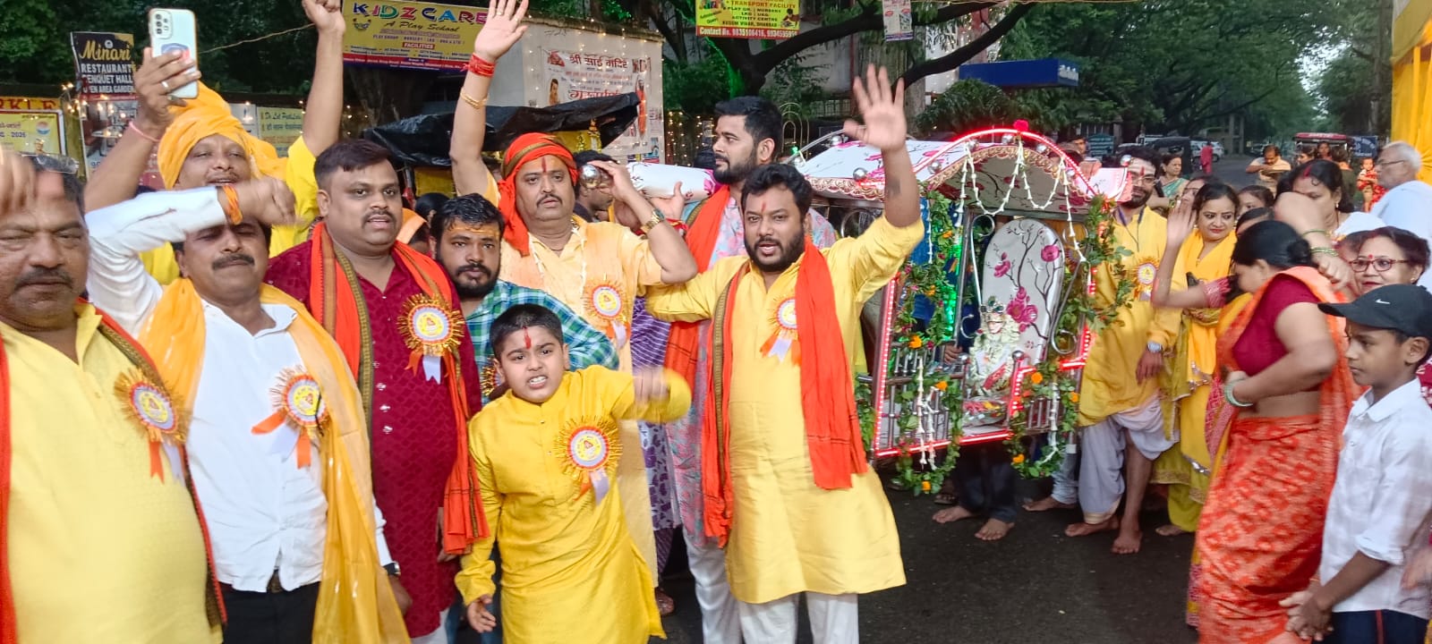 गुरु पूर्णिमा पर कोयला नगर श्री साईं मंदिर से धूमधाम से निकली पालकी यात्रा, हजारों श्रद्धालु हुए शामिल